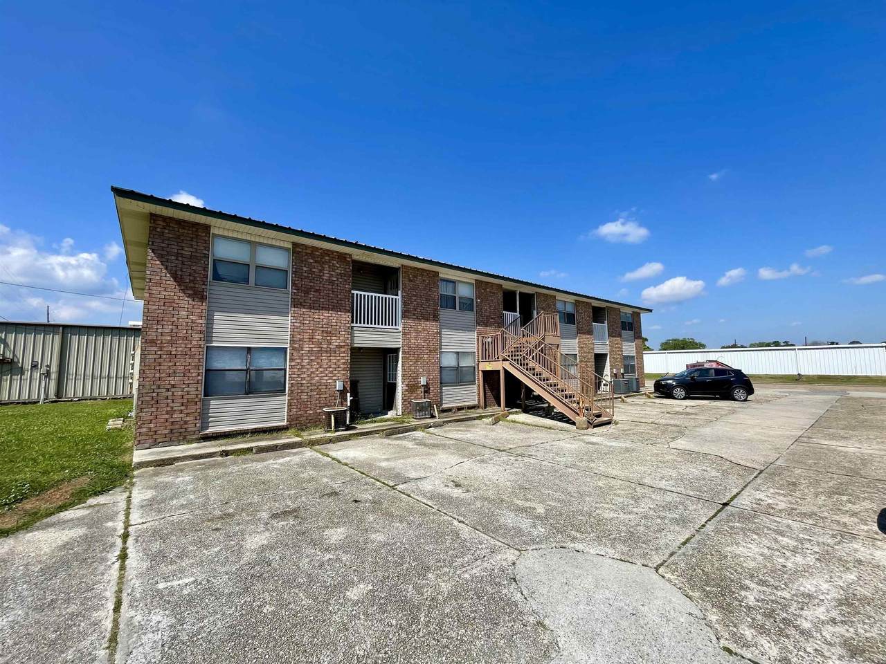 208 Monarch Dr - Photo 1