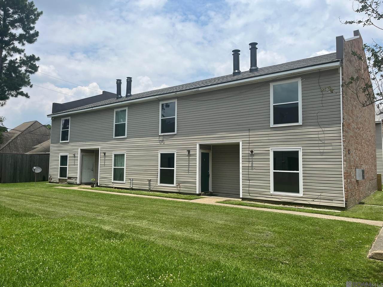 1921 Southpointe Dr - Photo 1