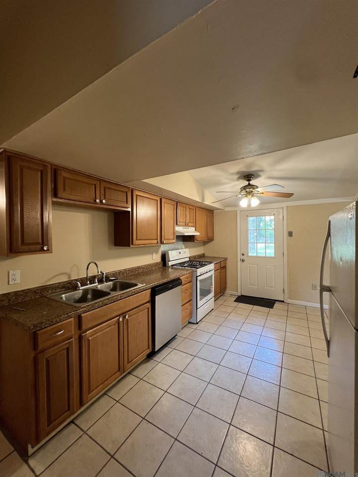 https://bt-photos.global.ssl.fastly.net/batonrouge/1280_boomver_1_2026005784-2.jpg