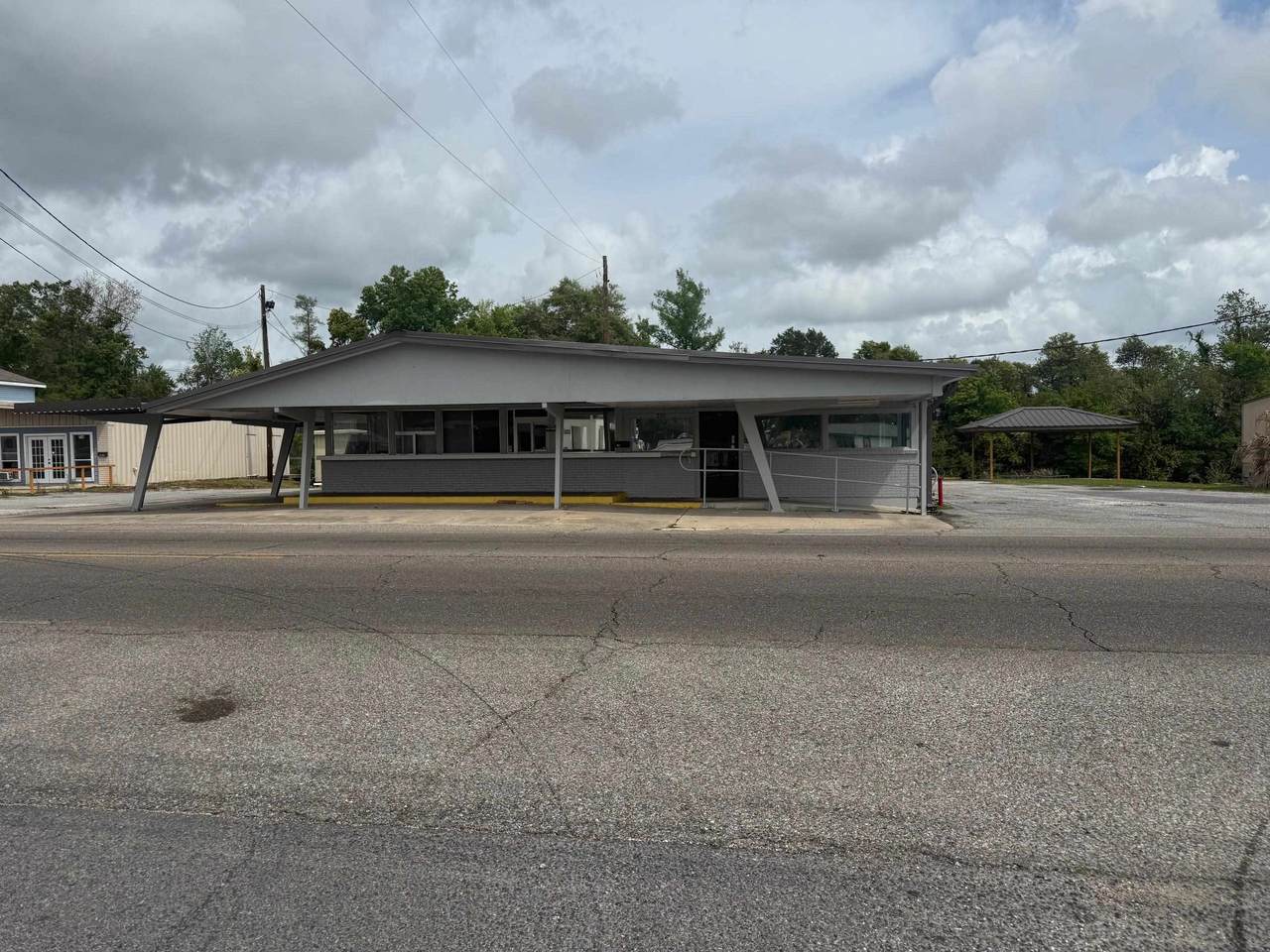 710 St Mary St - Photo 1