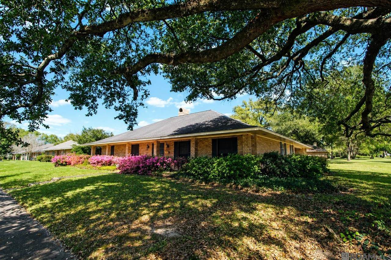 983 Hedgewood Dr - Photo 1