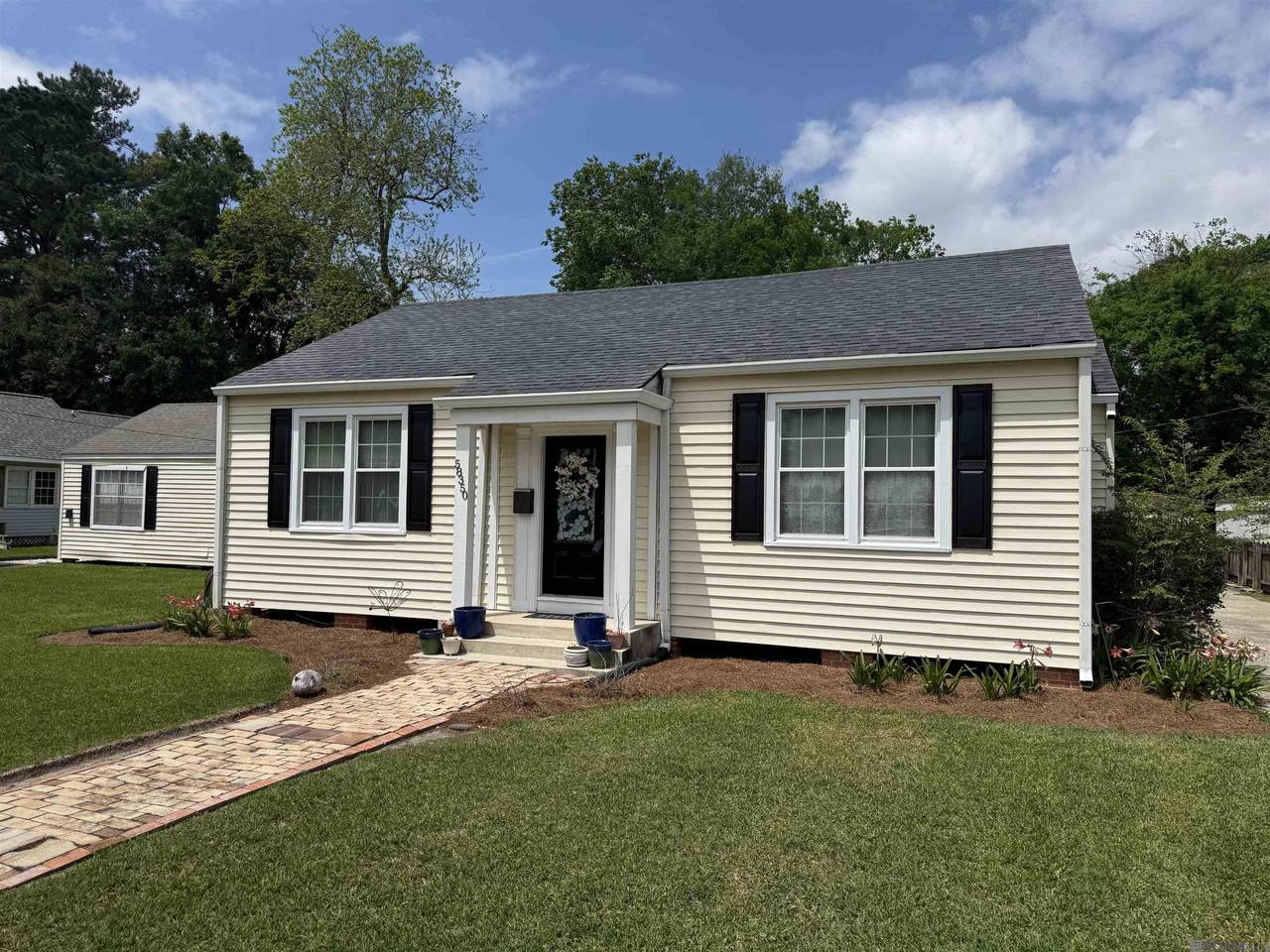 58350 Elm St - Photo 1