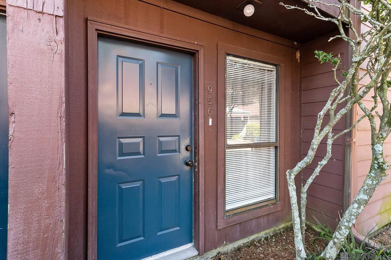 956 Ridgepoint Ct - Photo 1