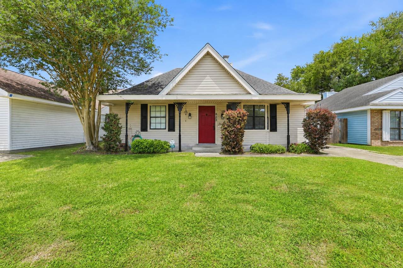 423 Woodfield Boulevard - Photo 1
