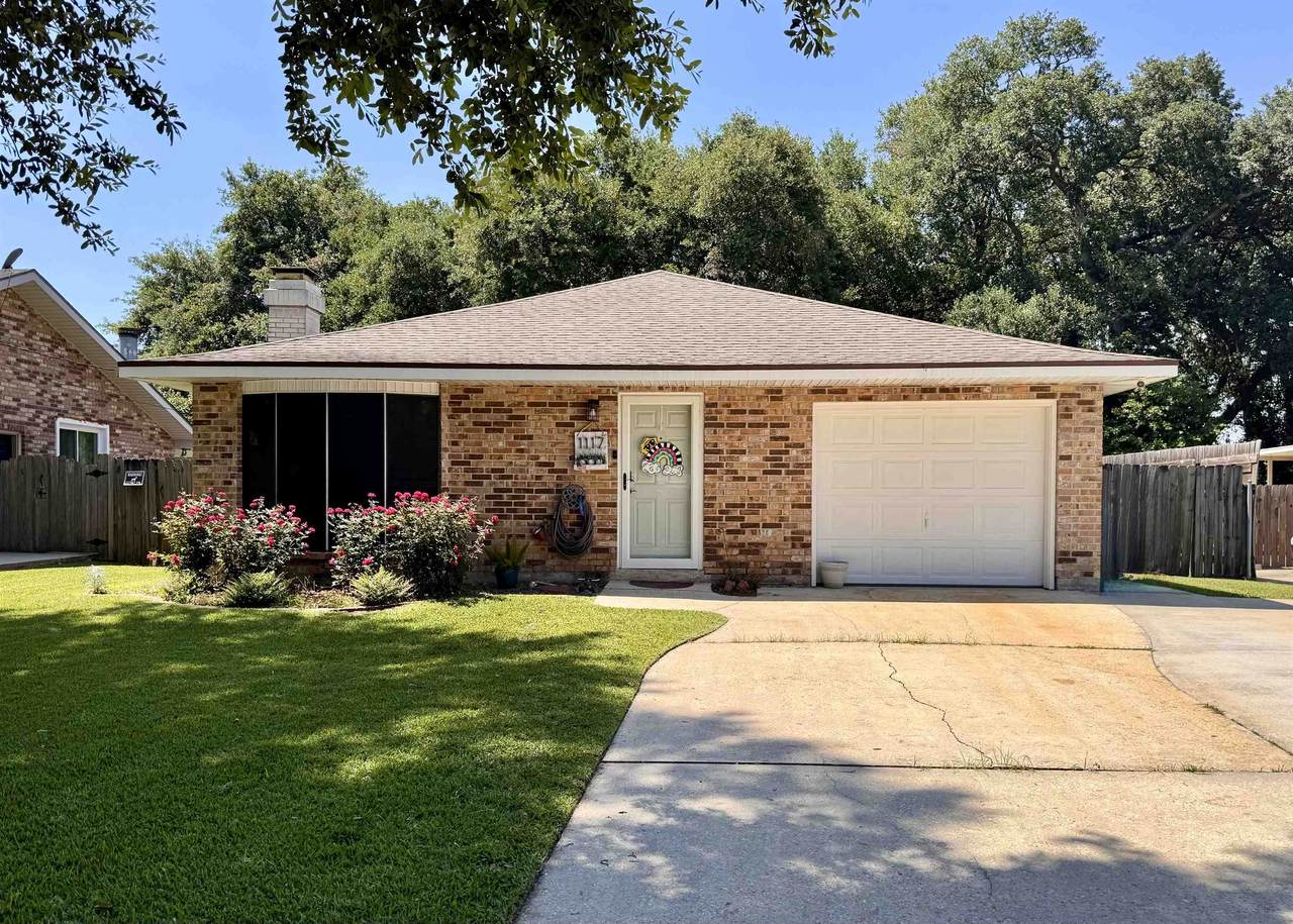 1117 Shaw Dr - Photo 1