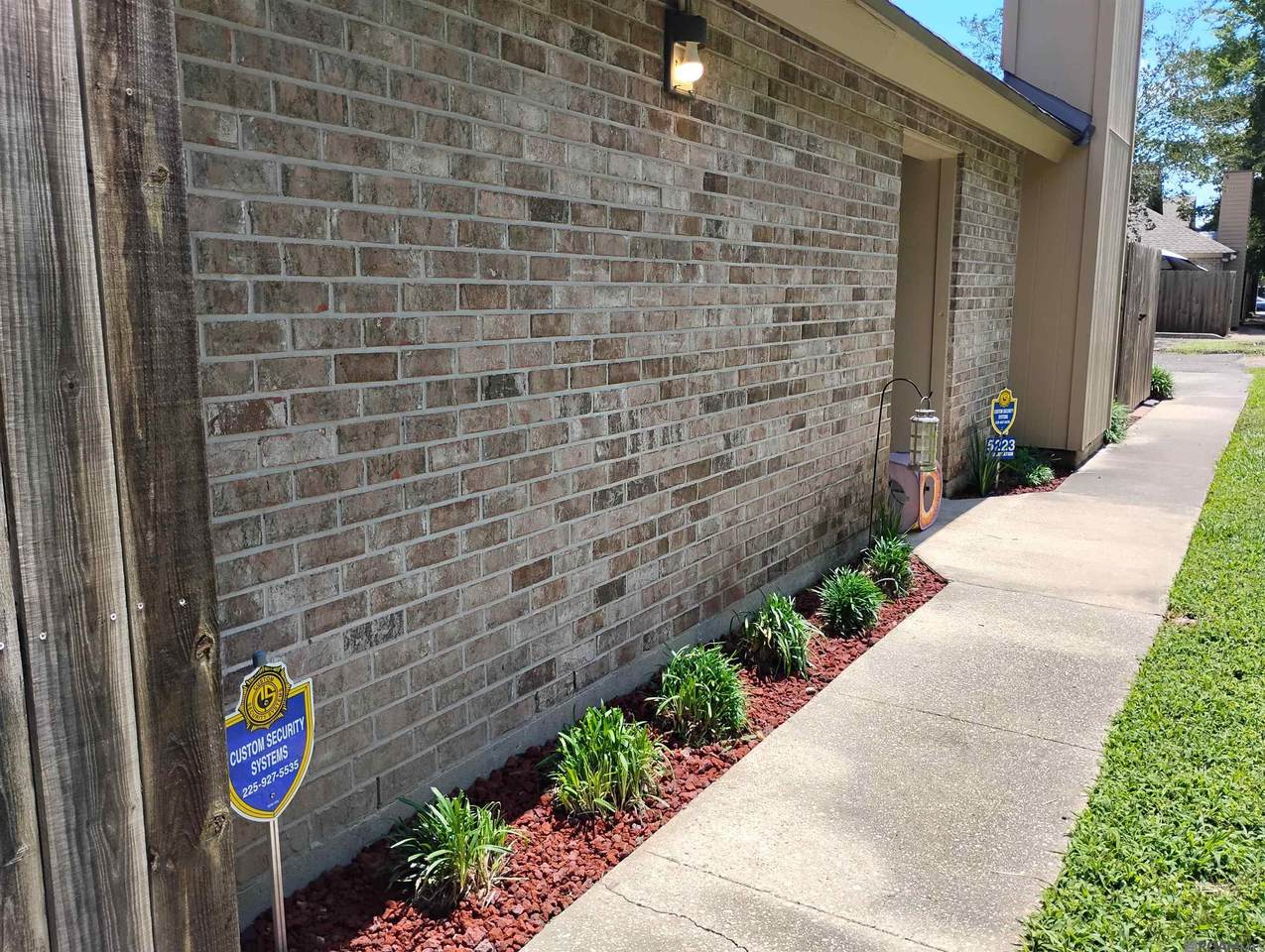 5223 Everett Ln - Photo 1
