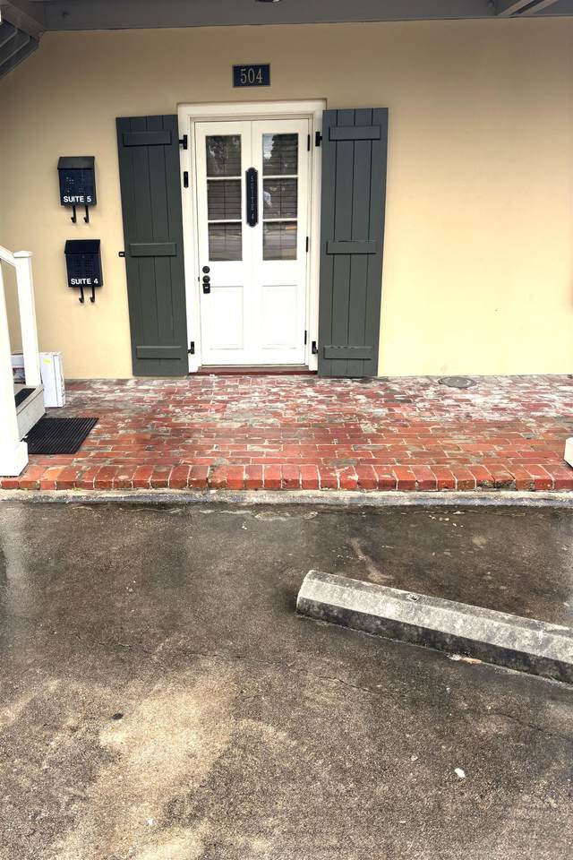 504 West 1st Street - Photo 1