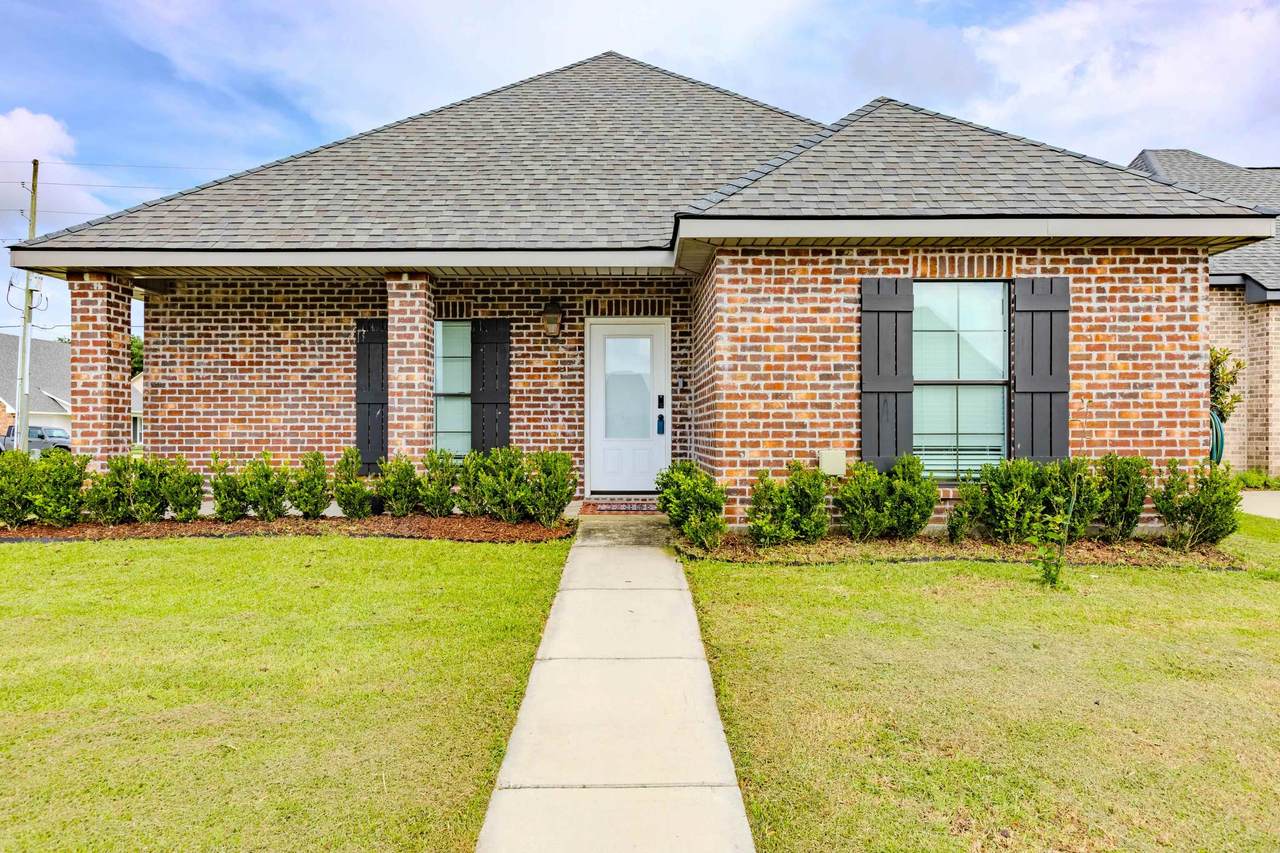 379 Shoal Drive - Photo 1