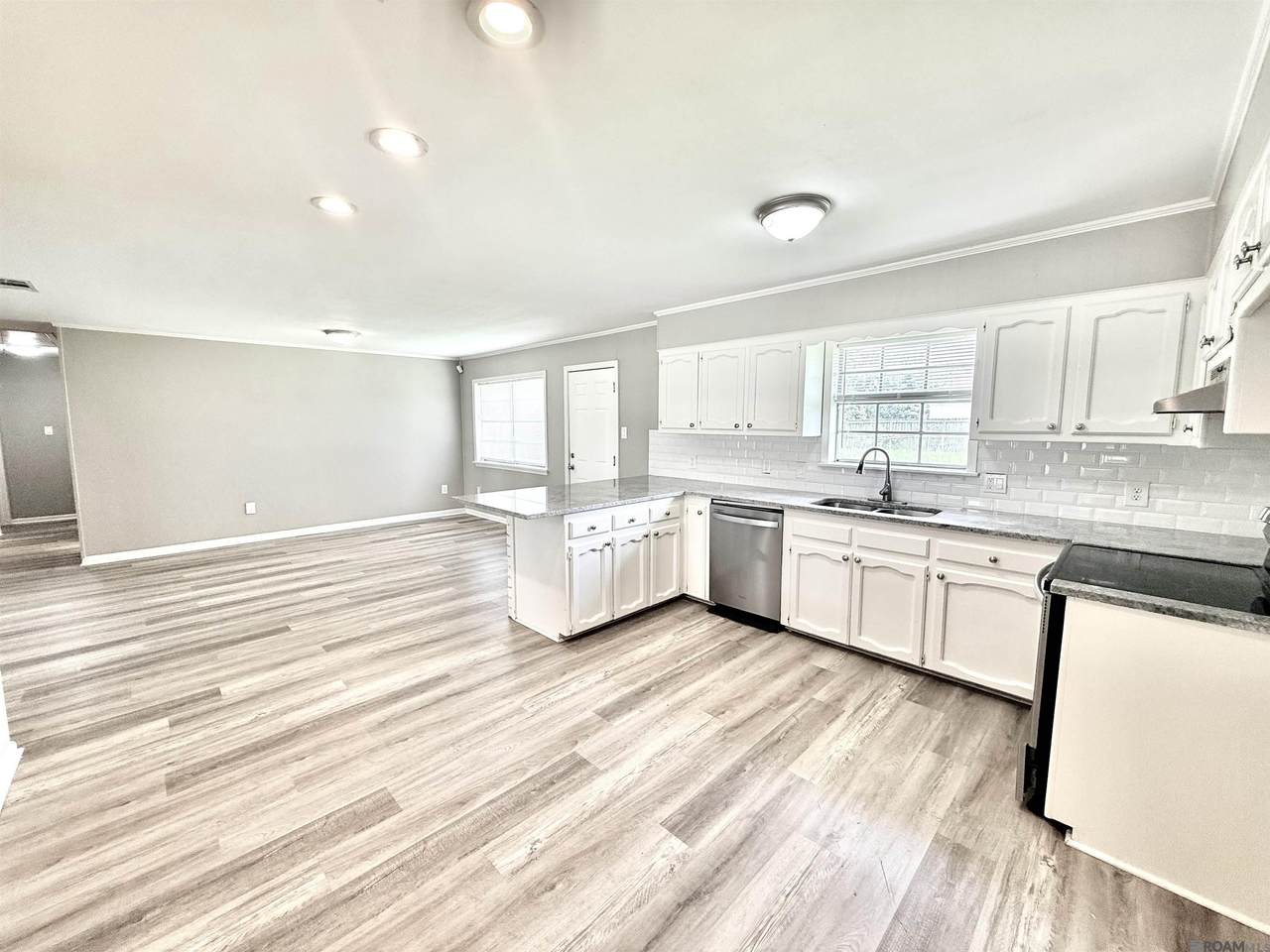 16820 Dahlgren Ave - Photo 1