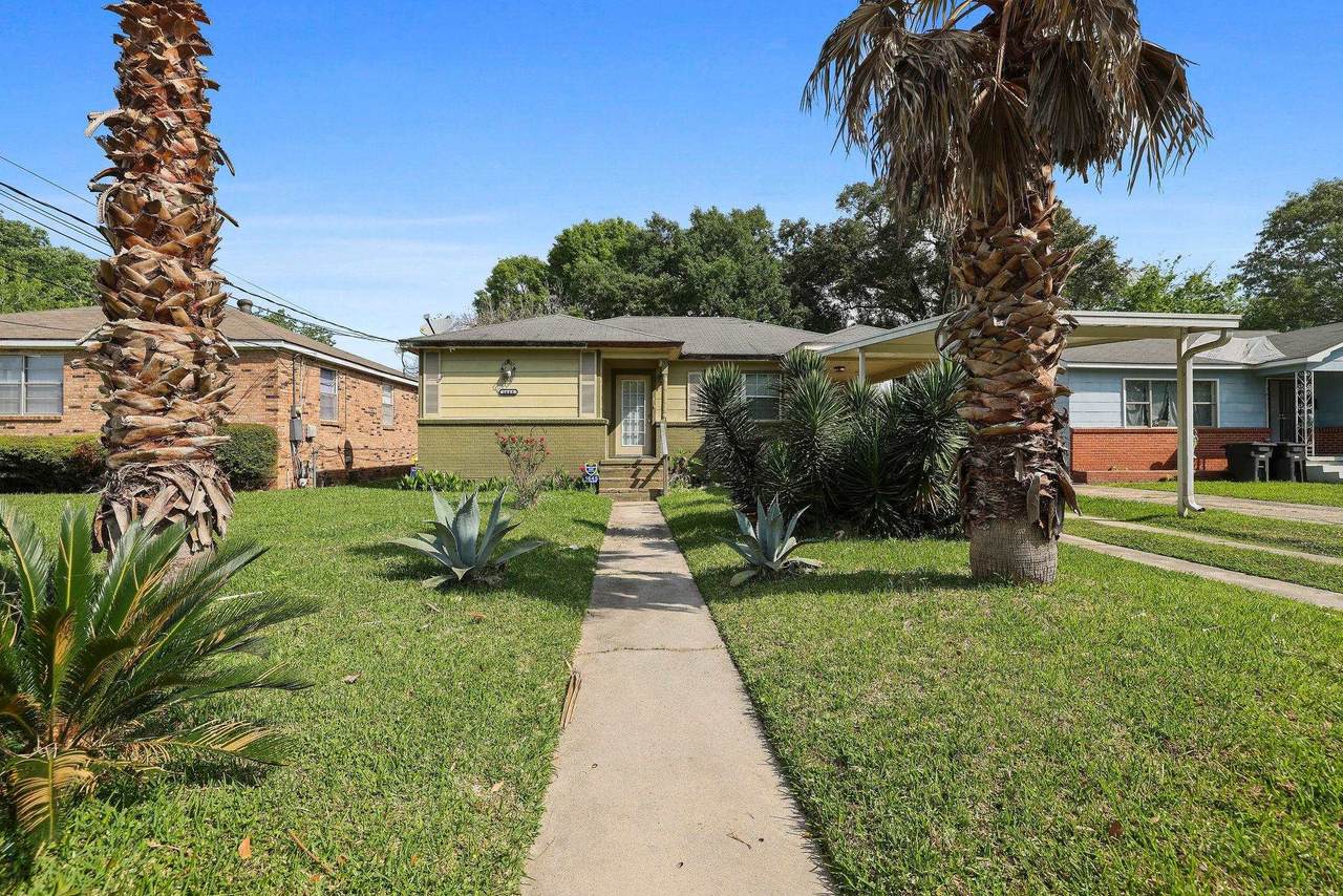 1645 79th Ave - Photo 1