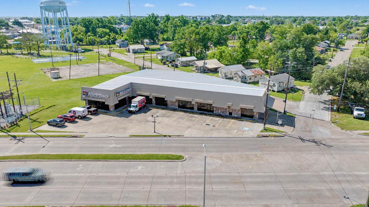 425 West Tunnel Boulevard - Photo 1