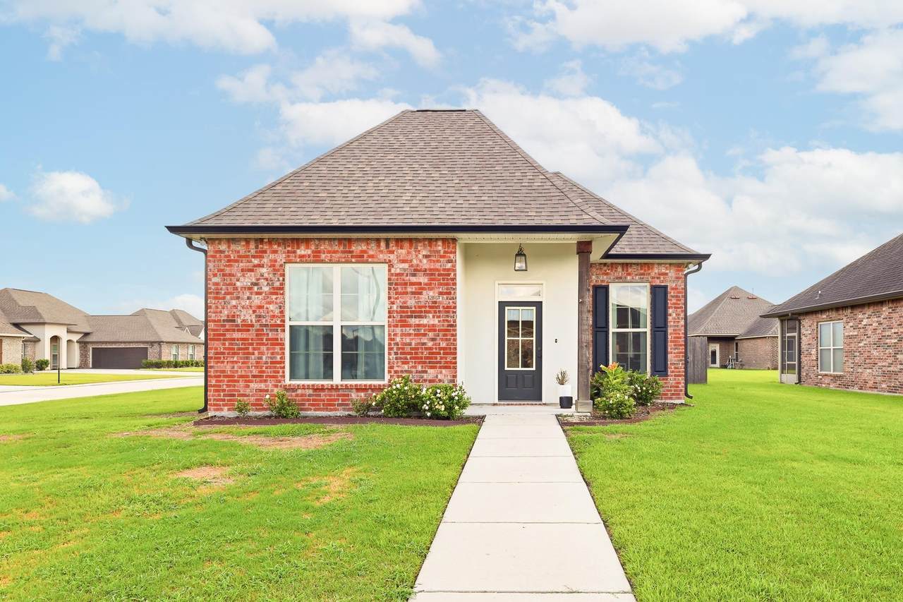 420 Pond Dr - Photo 1