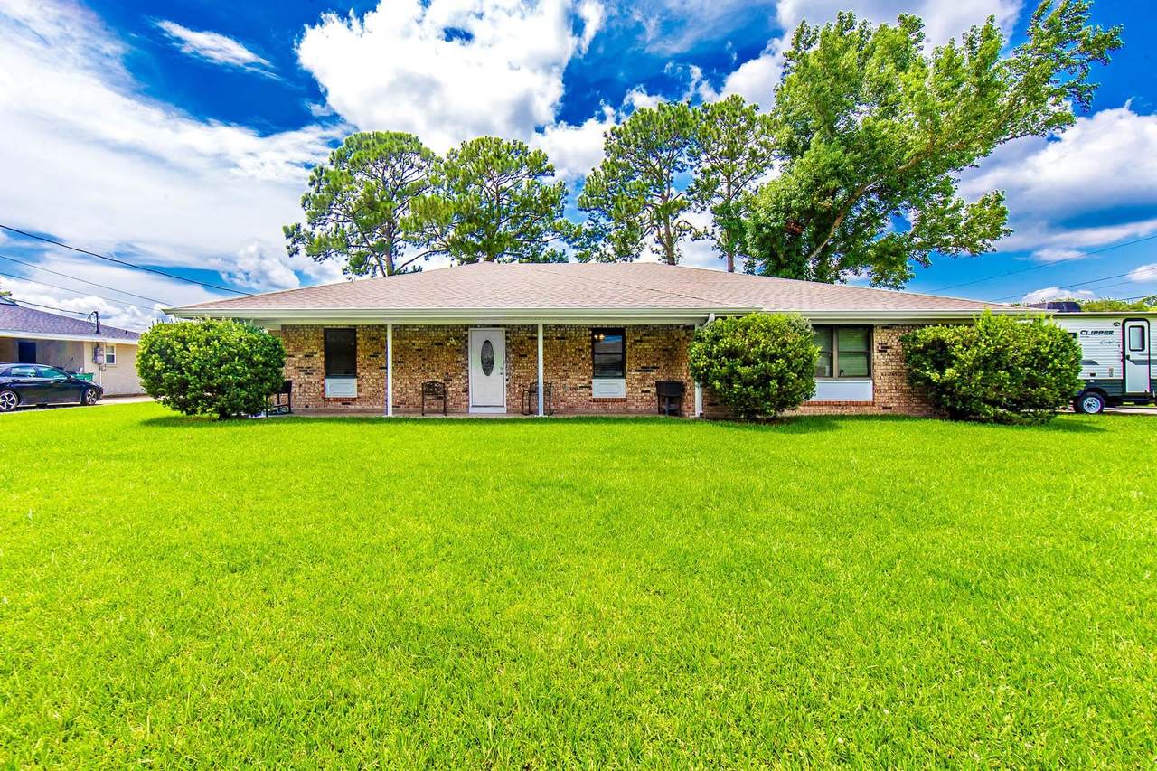 1100 Park Dr - Photo 1