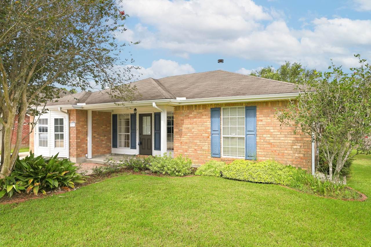 121 Rosedown Dr - Photo 1