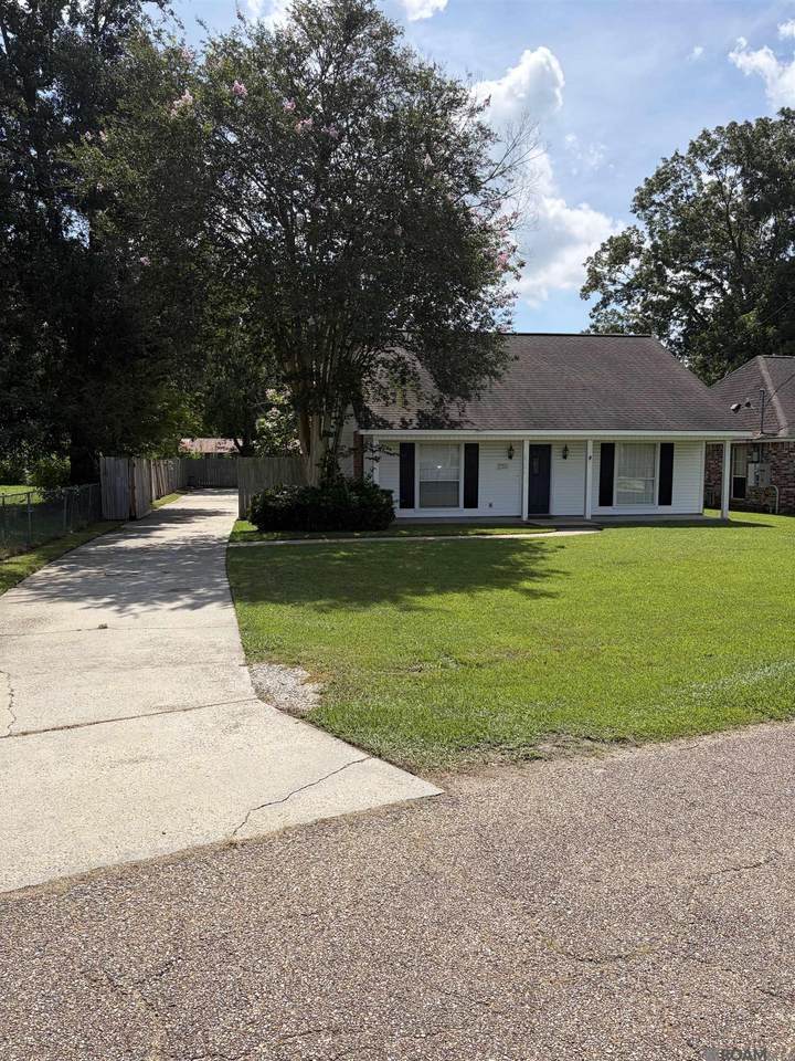 17226 Northlake Drive - Photo 1