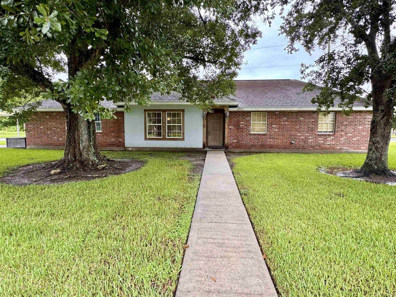 236 Laura Dr - Photo 1