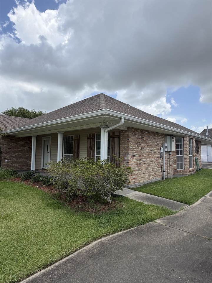 54 Cobblestone East - Photo 1