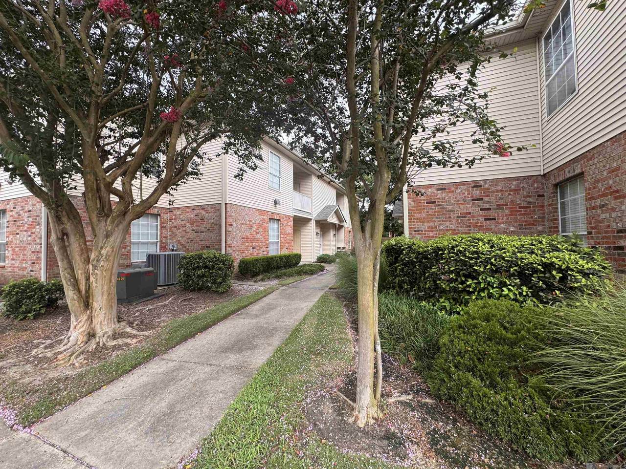 900 Dean Lee Dr - Photo 1