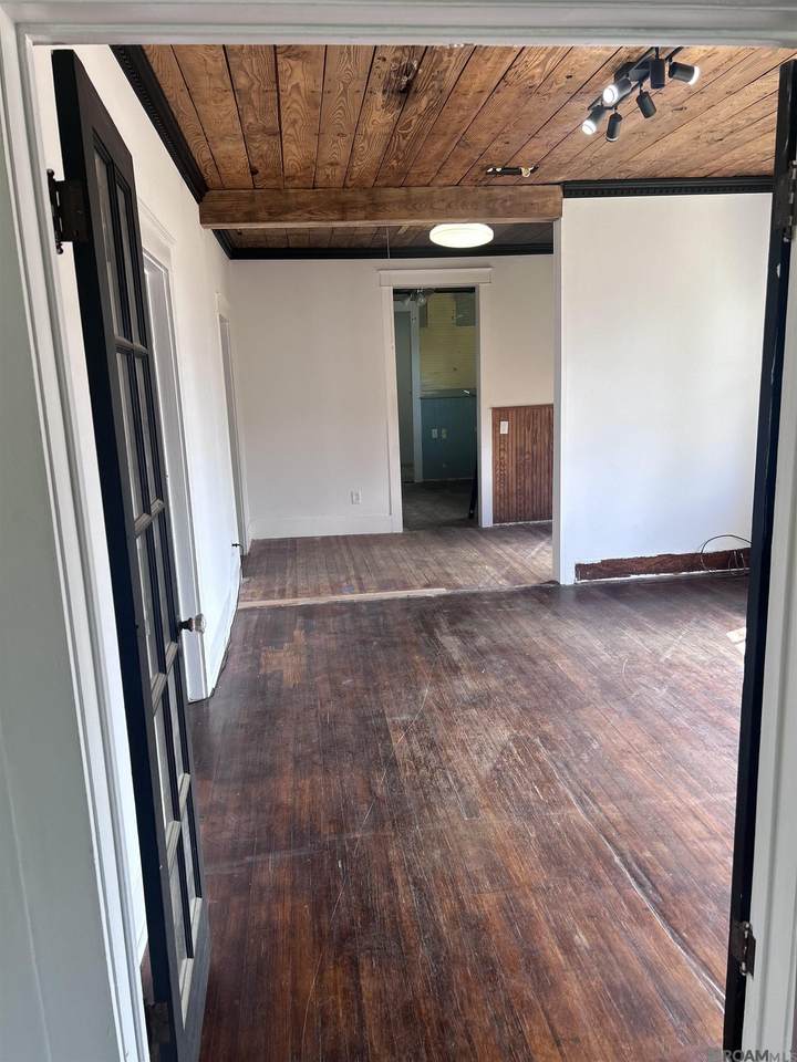 2034 North Blvd - Photo 1