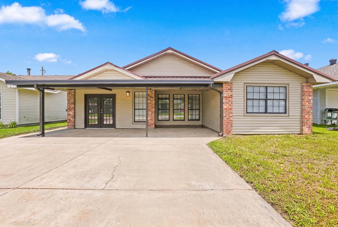 439 Woodfield Boulevard - Photo 1