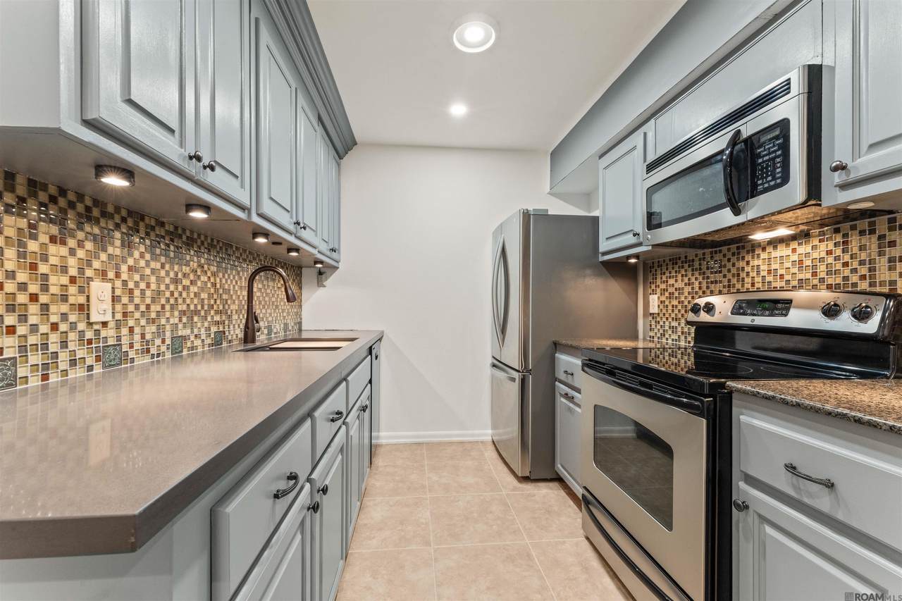 950 Foster Dr - Photo 1
