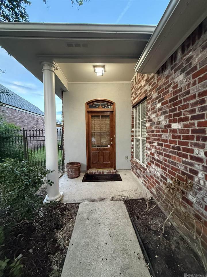 5545 Ducros Dr - Photo 1
