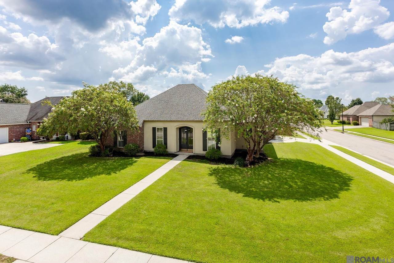 10710 Hillwood Ave - Photo 1