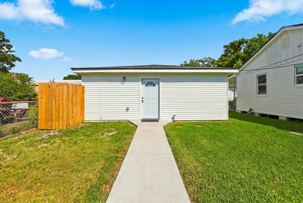 230 1/2 Morrison Avenue - Photo 1