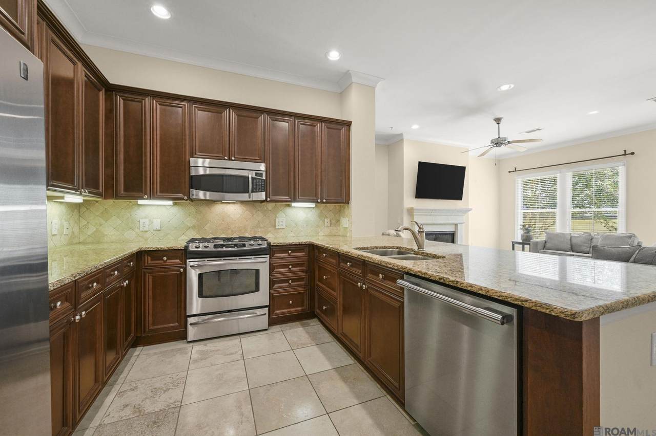 990 Stanford Ave - Photo 1