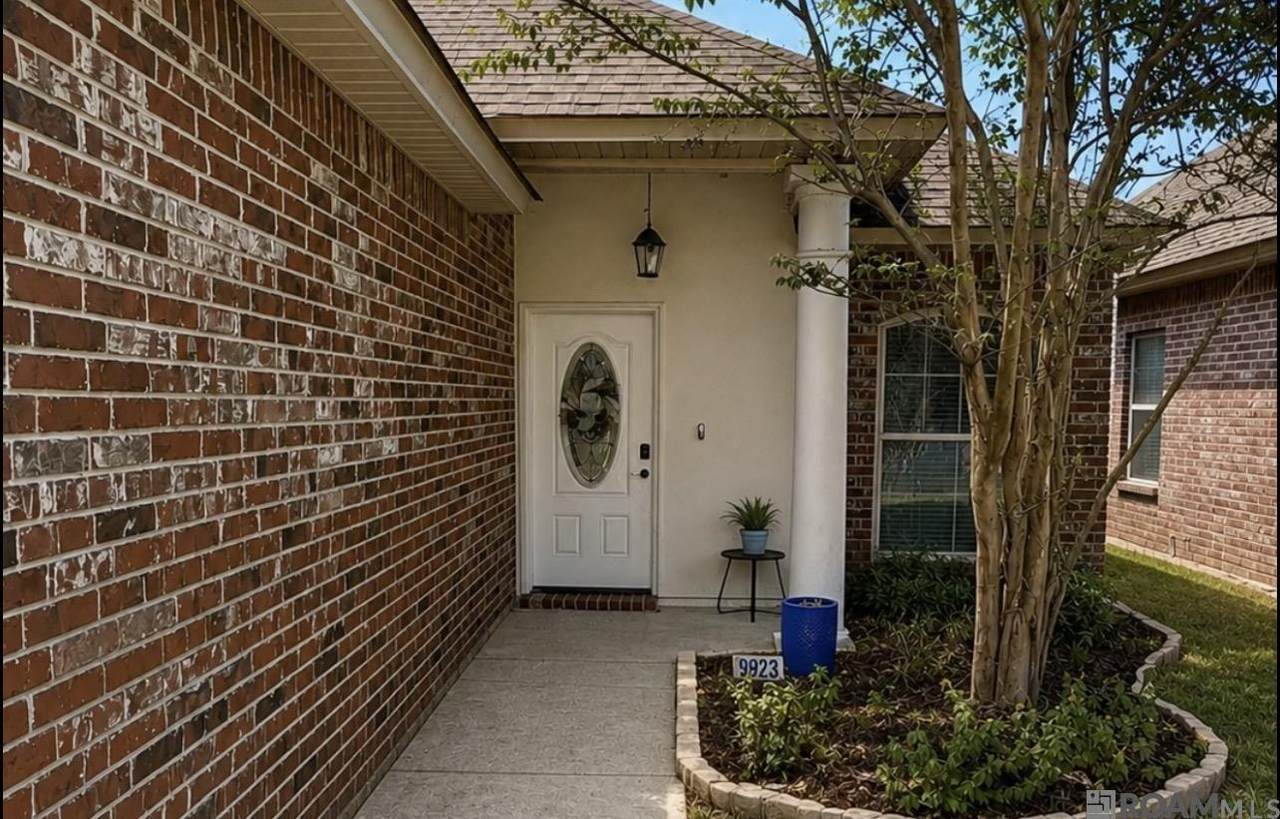 9823 Clearlake Ln - Photo 1