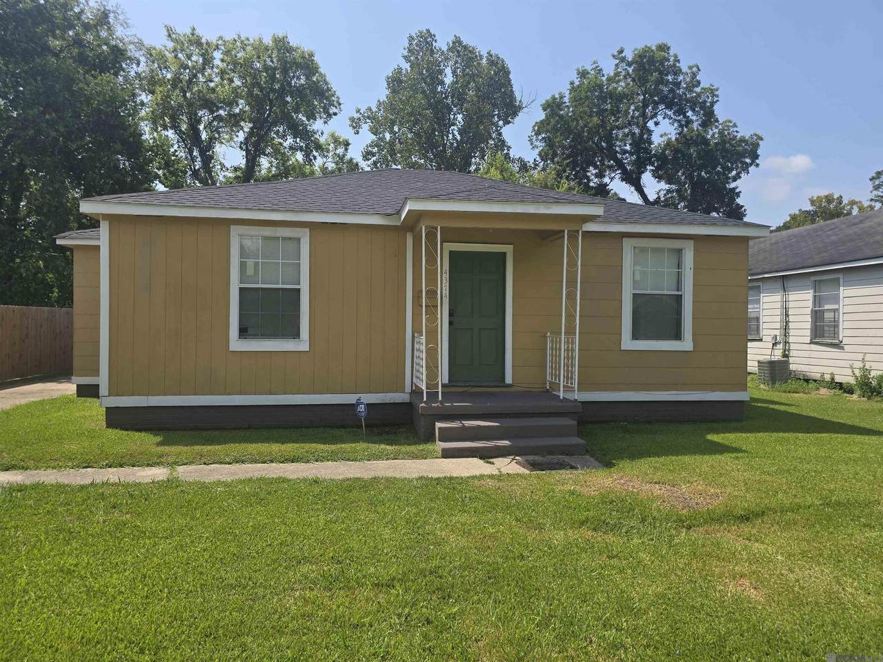 4374 Monroe Ave - Photo 1