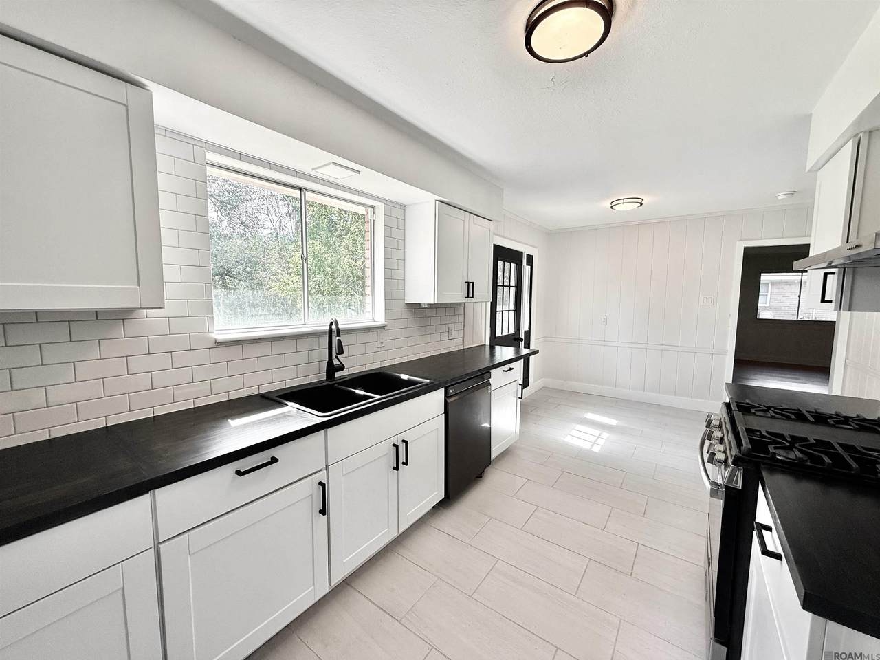 325 Marilyn Dr - Photo 1