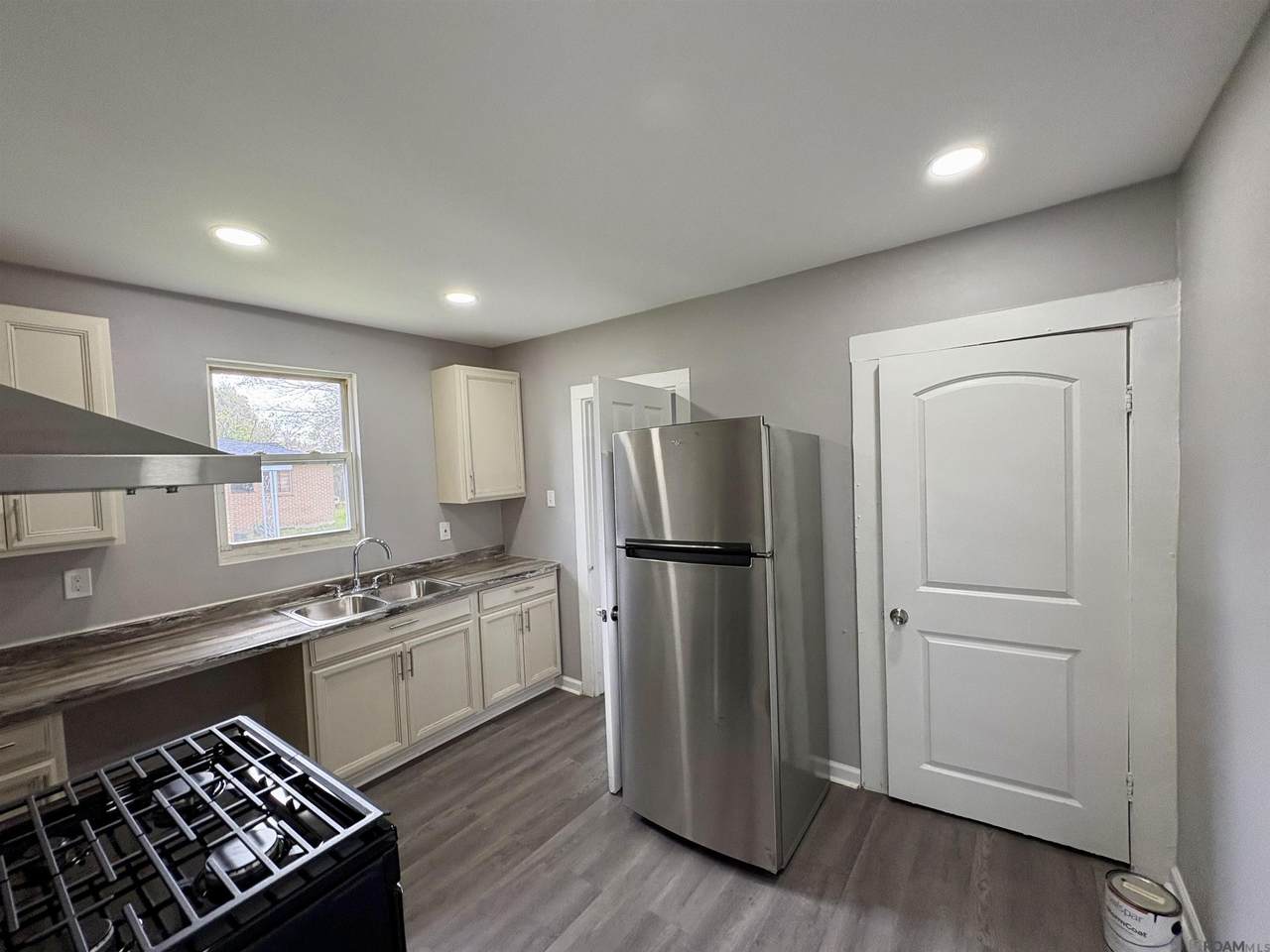 565 Garfield St - Photo 1