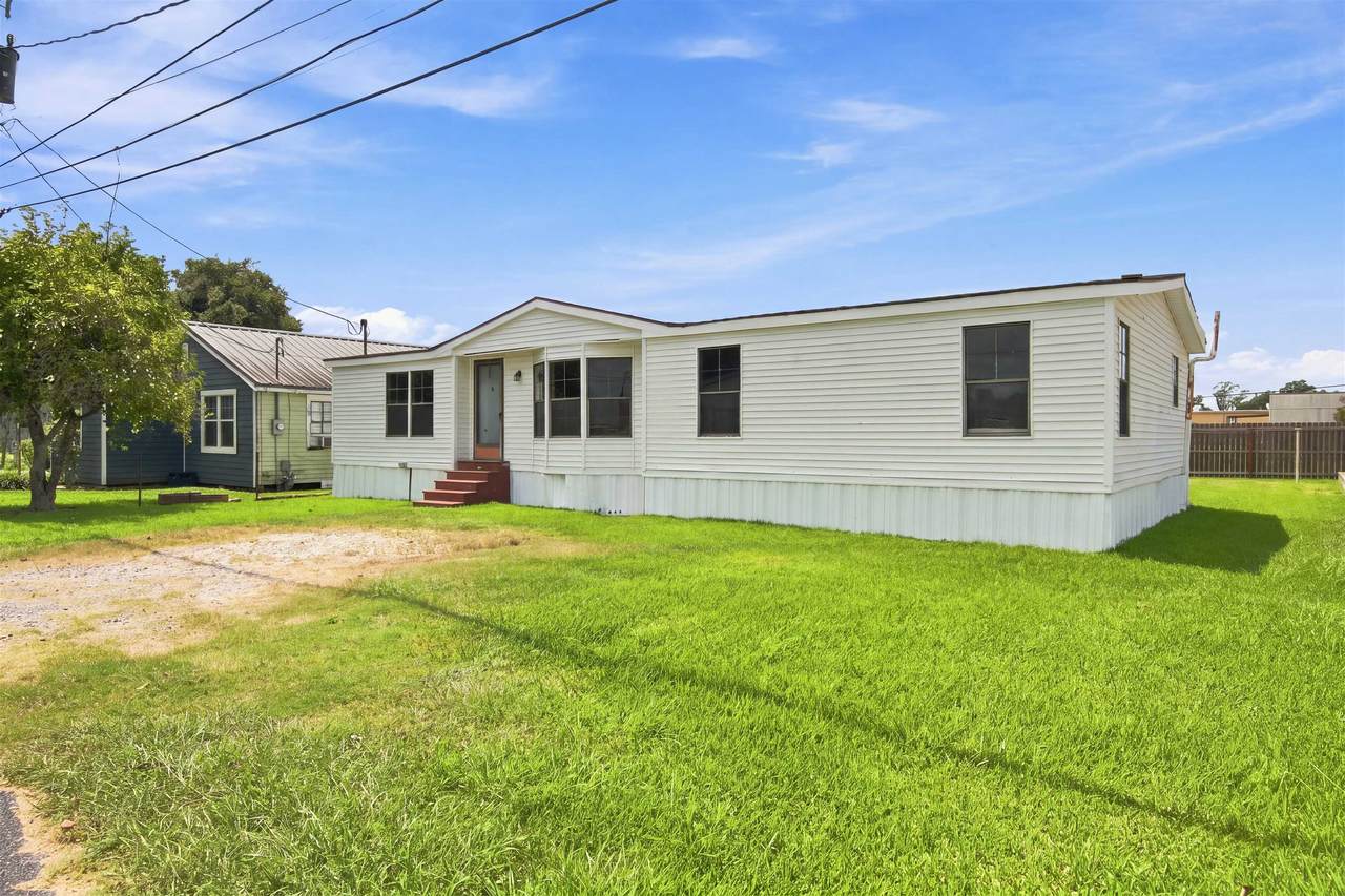 110 Blue Lane - Photo 1