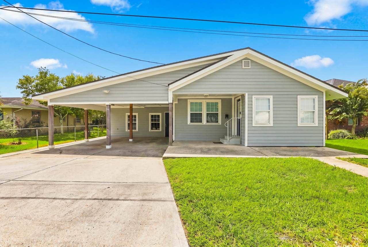 502 Oak St - Photo 1