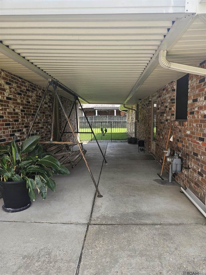 220 Ida Ave - Photo 1