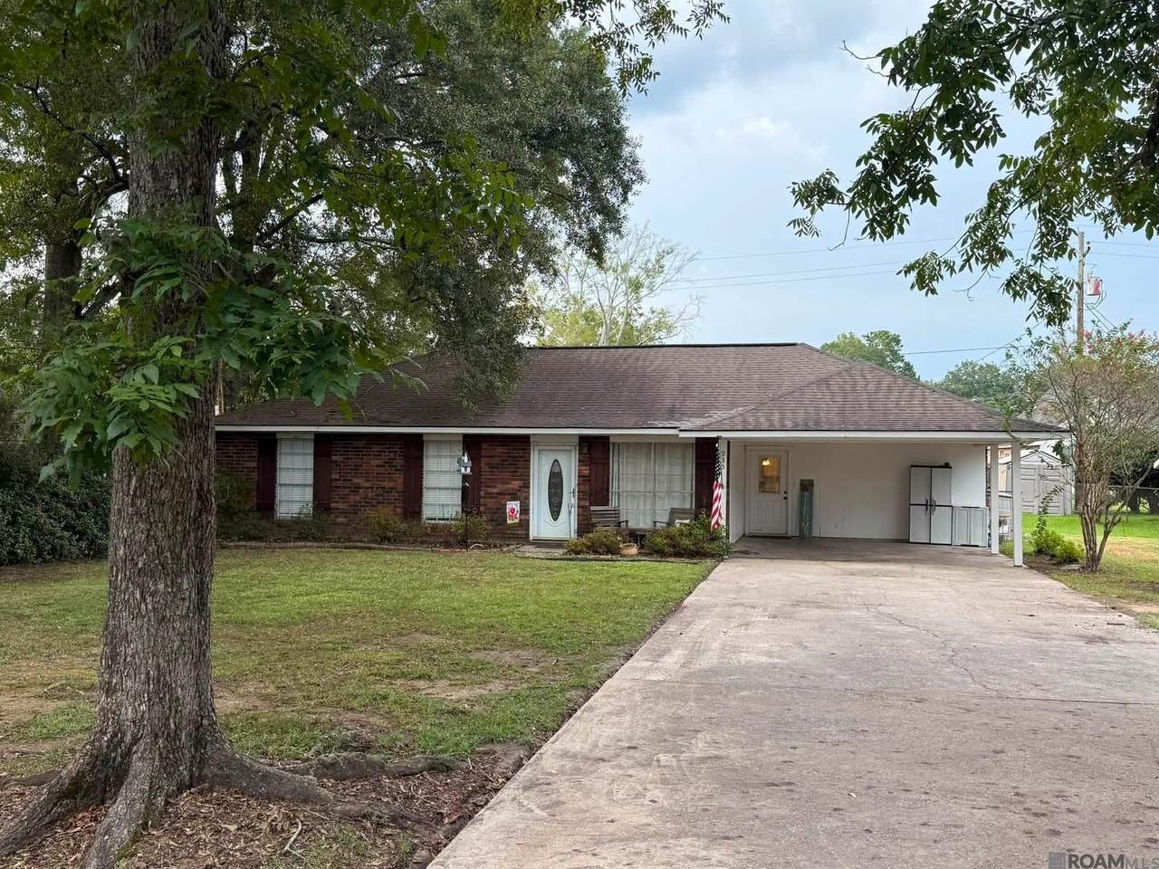 935 Montgomery Ave - Photo 1