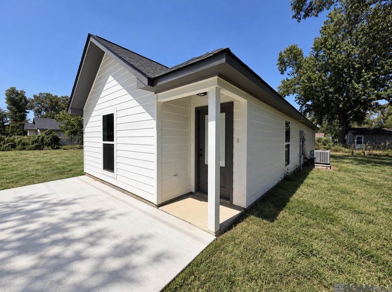 1925 72nd Ave - Photo 1