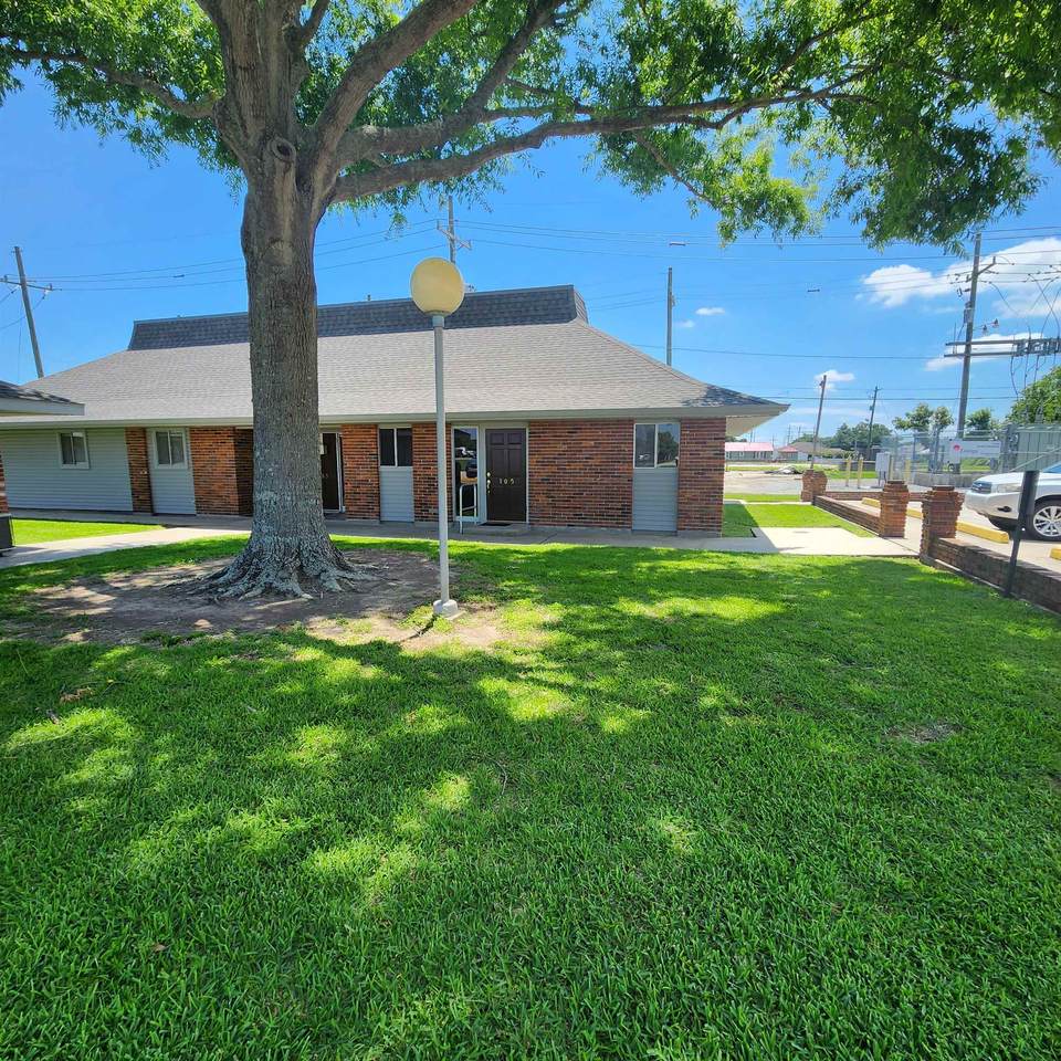 105 Picciola Parkway - Photo 1