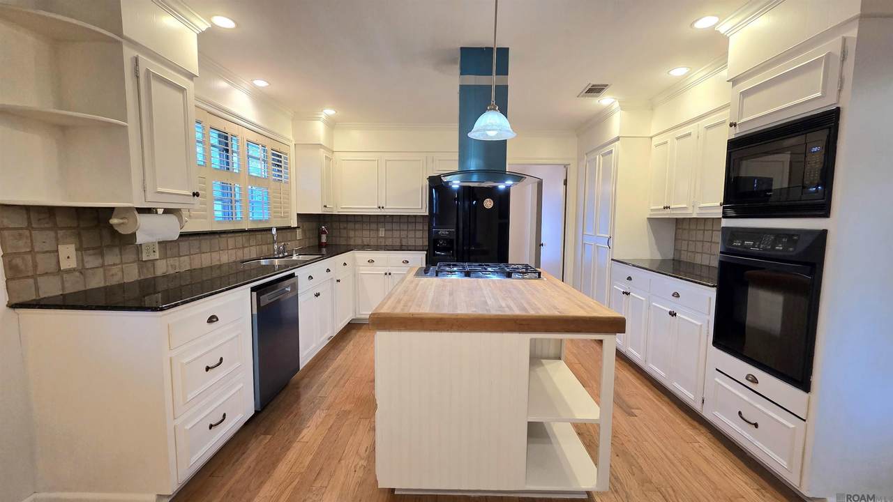 11067 Goodwood Blvd - Photo 1
