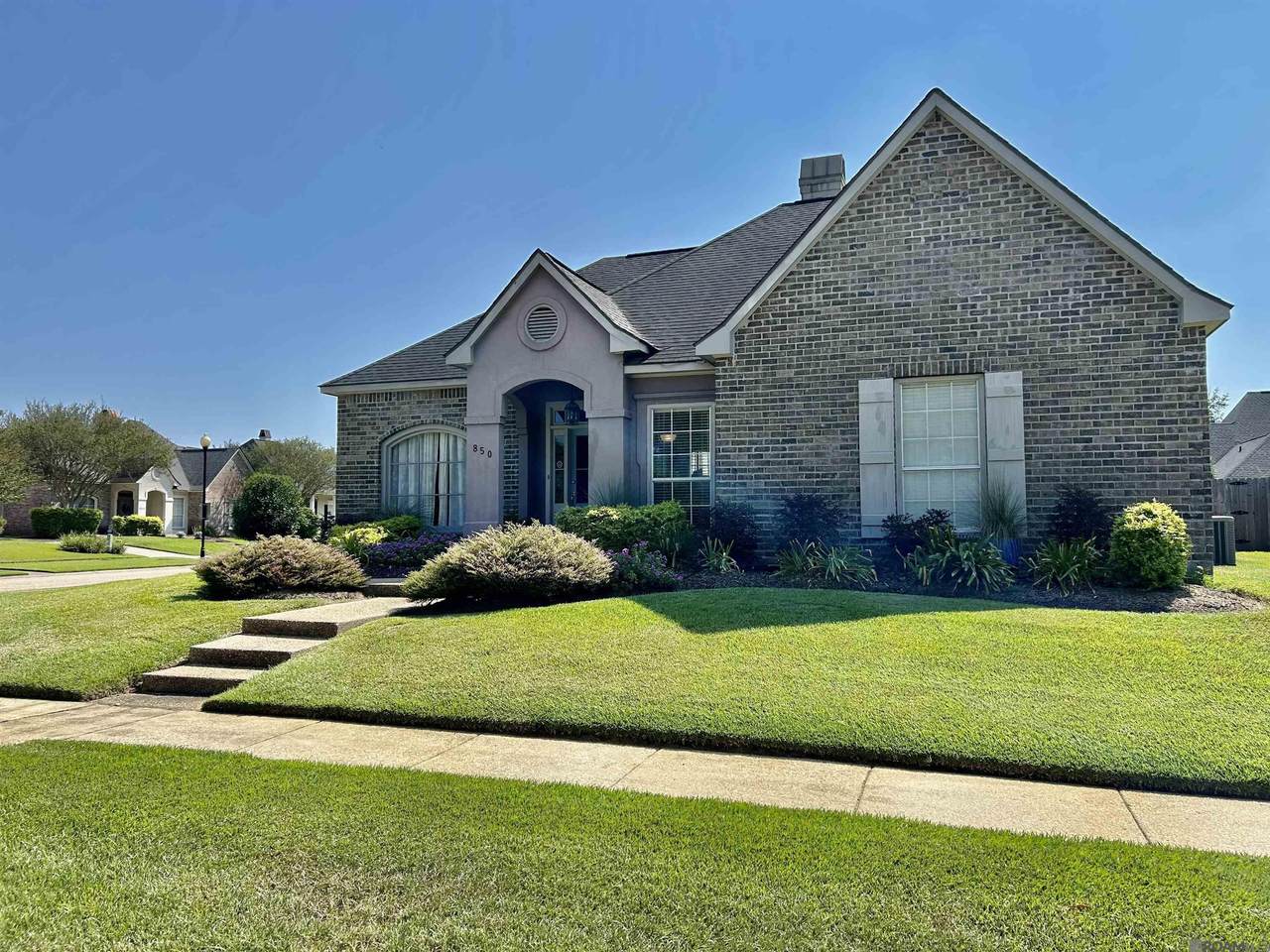 850 Troutbeck Dr - Photo 1