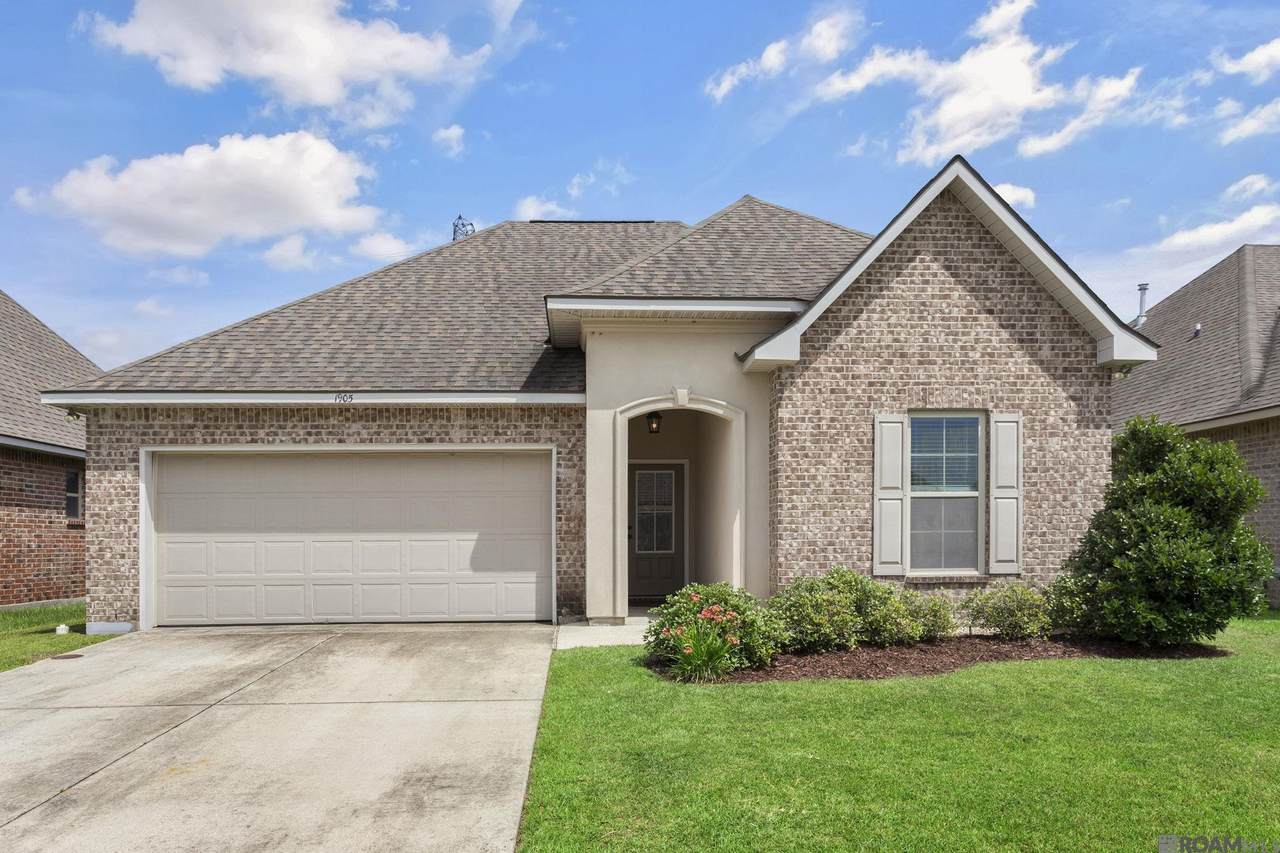 1905 Oakwood Dr - Photo 1