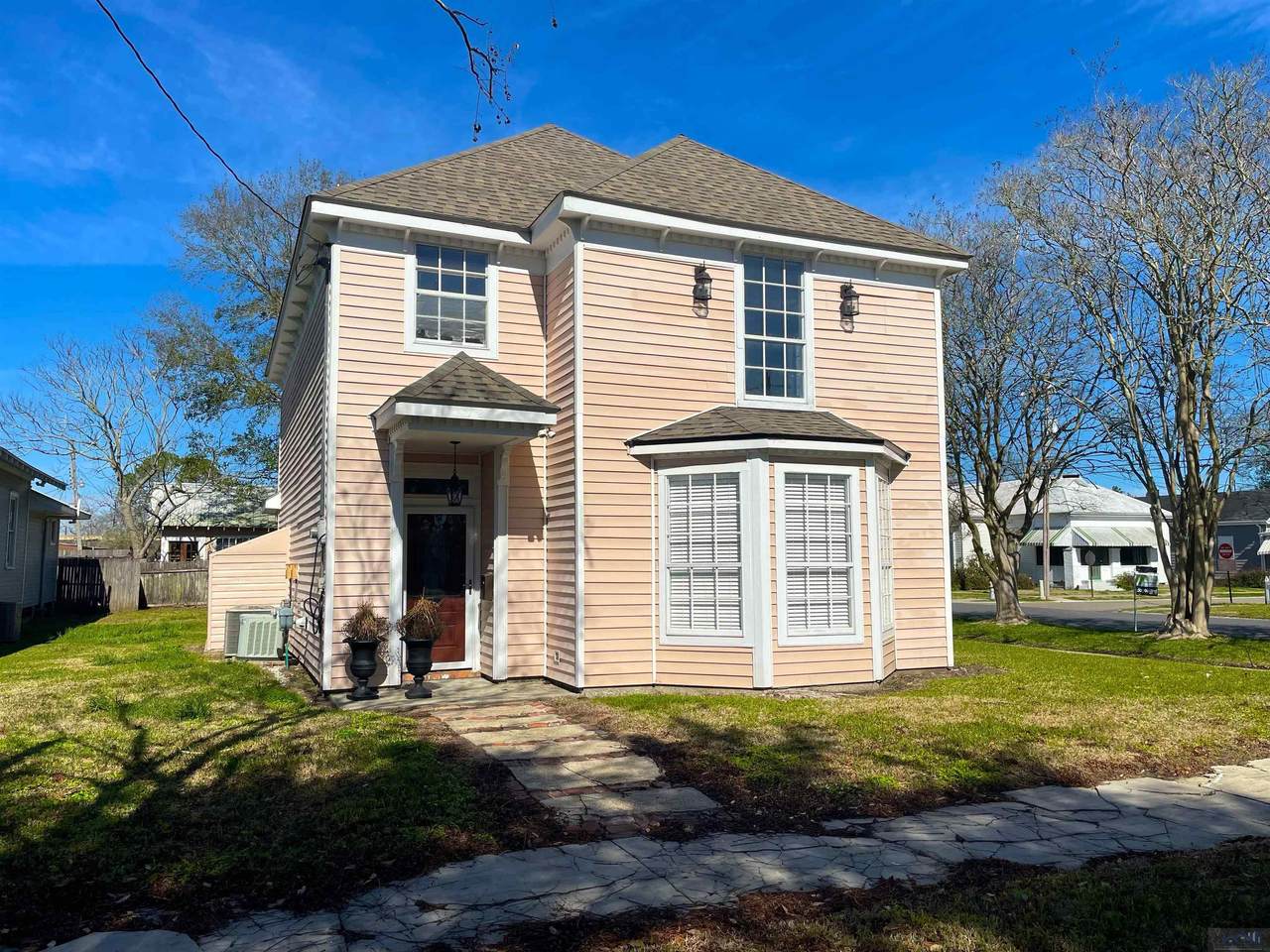 723 Everette St - Photo 1