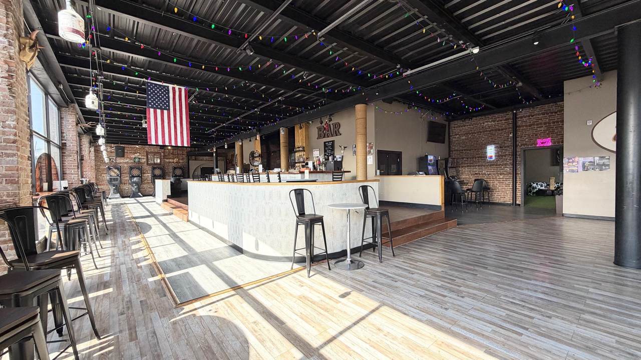 7726 Main St - Photo 1