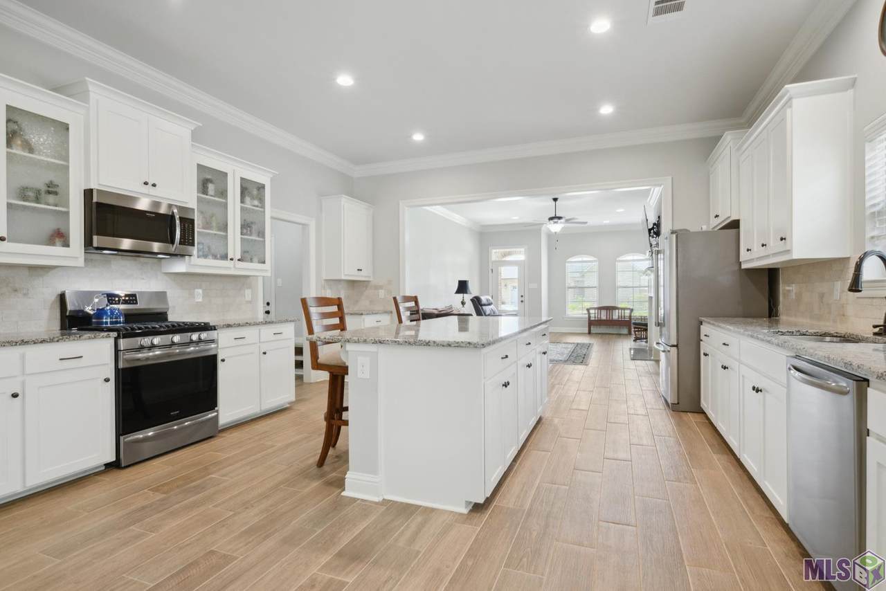 718 Elliston Dr - Photo 1