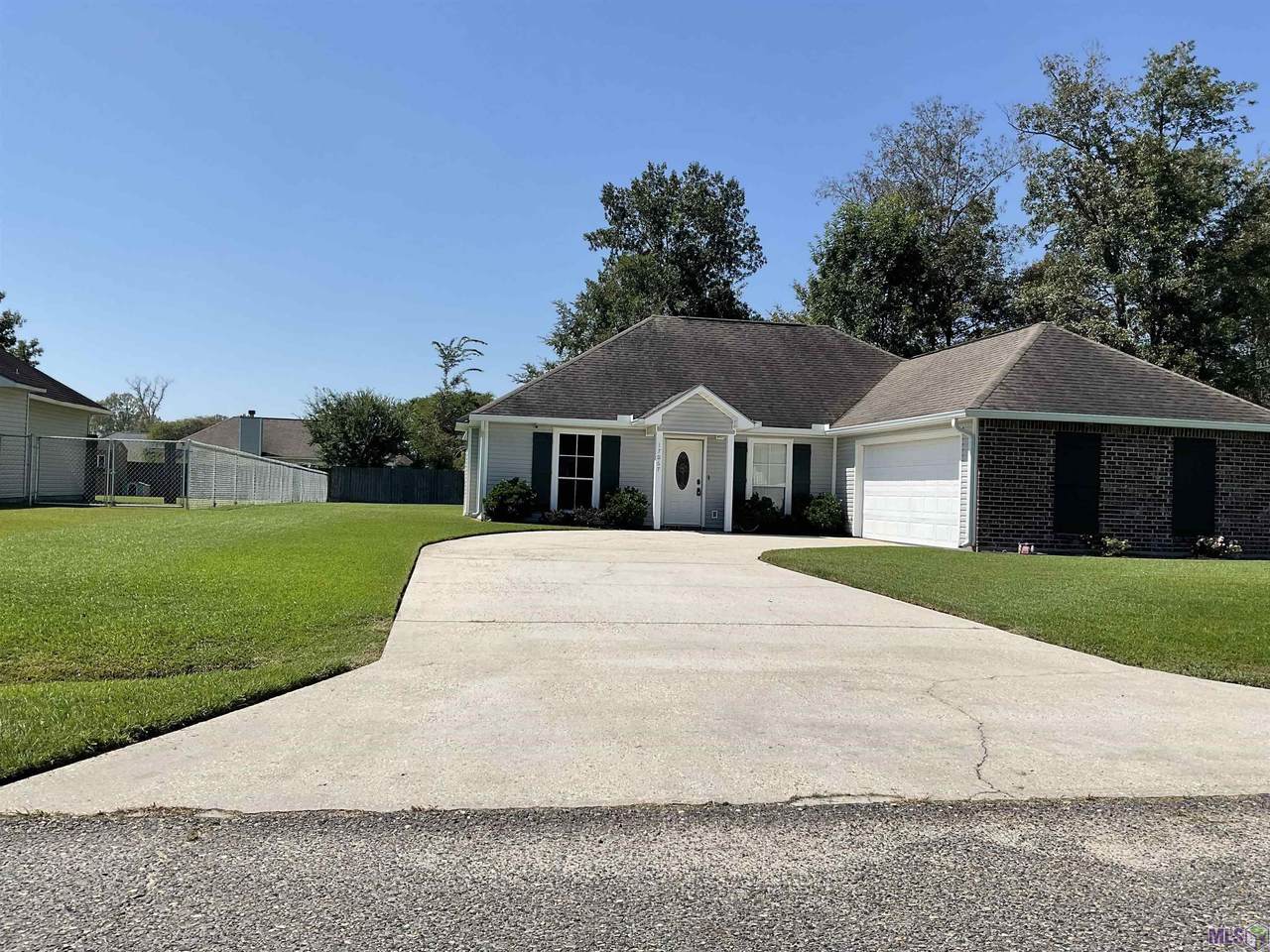17067 Fox Ridge Dr - Photo 1