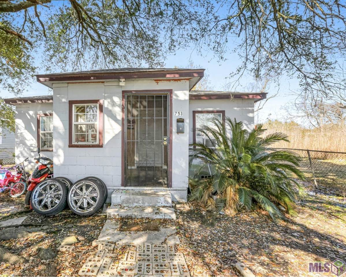 753 Flicker St - Photo 1