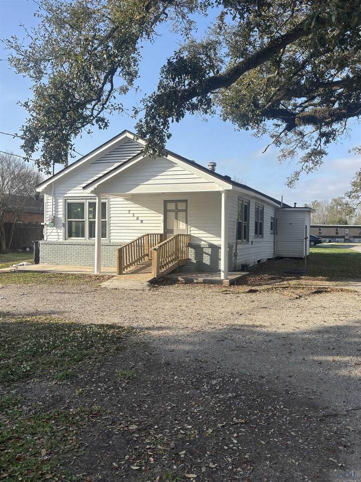 7158 Main St - Photo 1