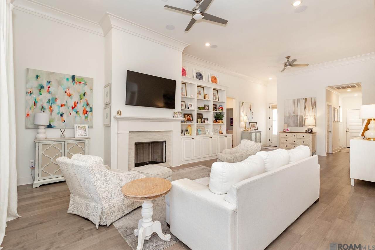 544 Longspur Ln - Photo 1