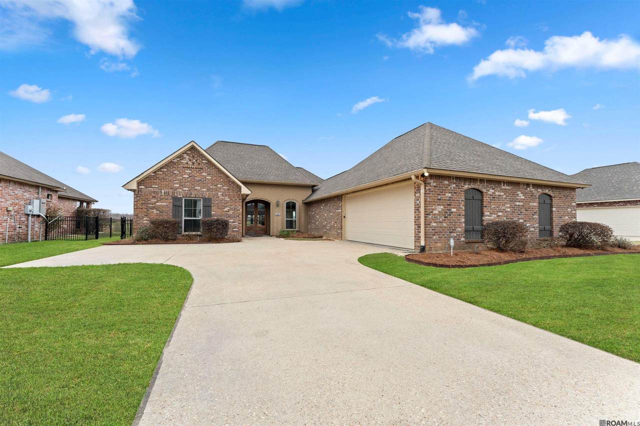 938 Fairwinds Ave - Photo 1